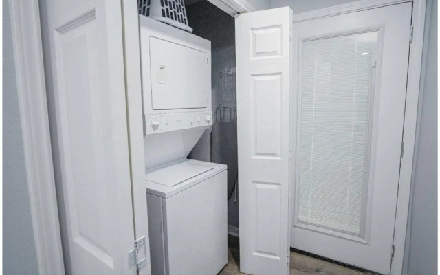 photo 2 of Exceptional 5BR So Close to Riverwalk and Downtown