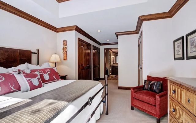 photo 3 of Exclusive 2BR Ritz-Carlton w Mountain Rustic Décor by RedAwning - Save 20% on 7+ Nights!