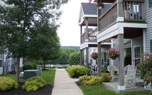 photo 4 of Riverwalk Apartments