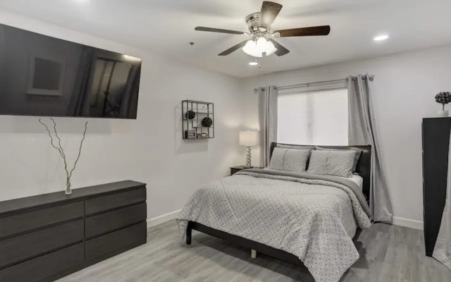 photo 2 of Executive 2 Bdrm Condo in the Heart of Biltmore!