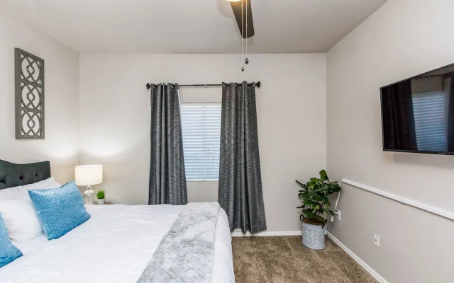 photo 3 of Executive 3 BR King, Close to Kierland & TPC w Parking 1025