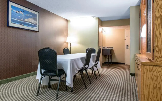 photo 3 of Quality Inn Farmington