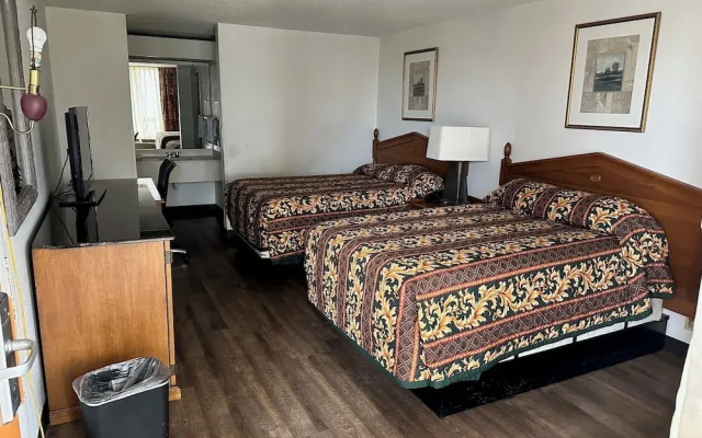 photo 4 of Executive Inn