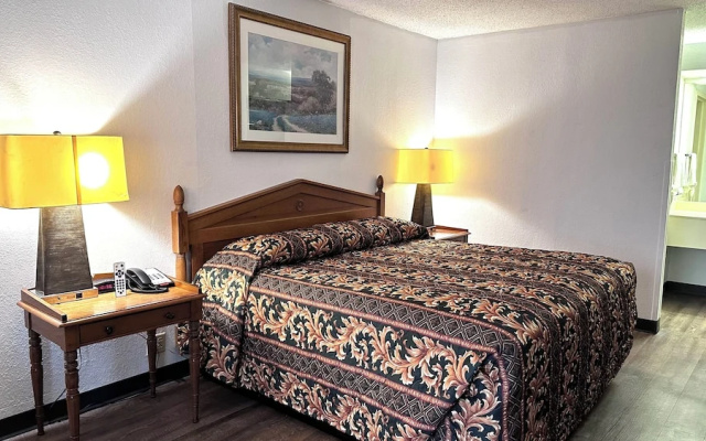 photo 5 of Executive Inn