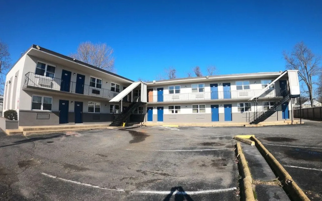 photo 2 of Executive Inn & Suites