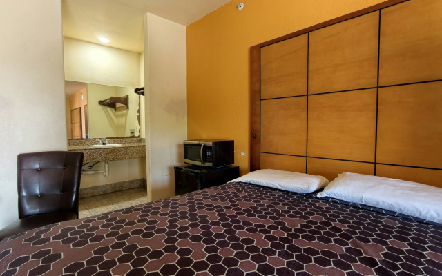 photo 2 of Executive Inn & Suites San Marcos, TX
