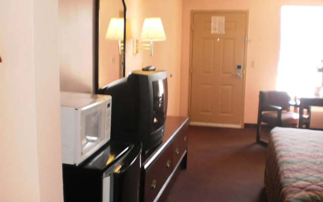 photo 2 of Executive Inn and Suites Covington