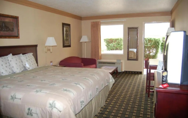 photo 4 of Executive Inn and Suites Springdale
