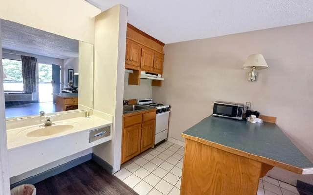 photo 5 of Executive Inn Ridgeway I-77