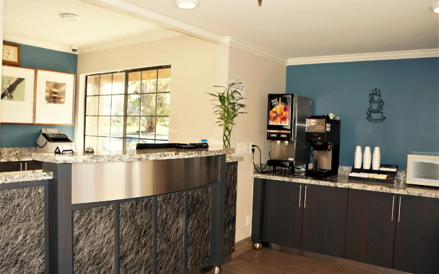 photo 4 of Executive Inn Hotel