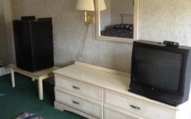 photo 3 of Executive Inn Laurel