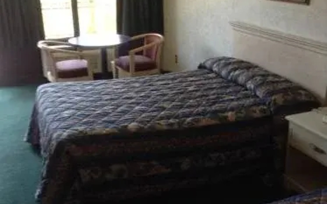 photo 4 of Executive Inn Laurel