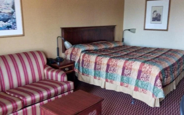 photo 2 of Executive Inn Seminole