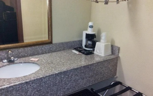 photo 4 of Executive Inn Seminole
