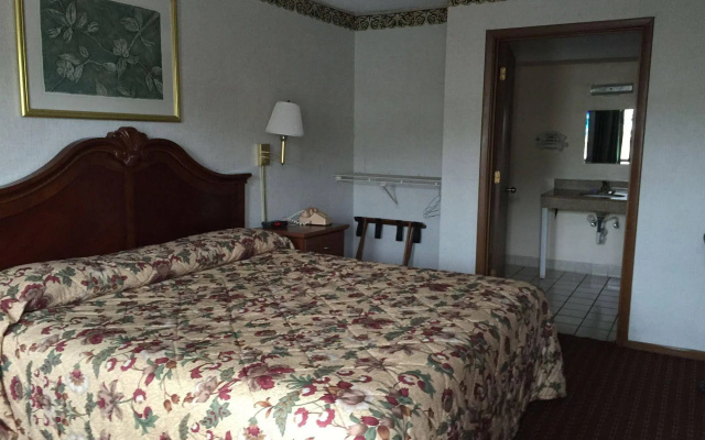 photo 2 of Executive Inn