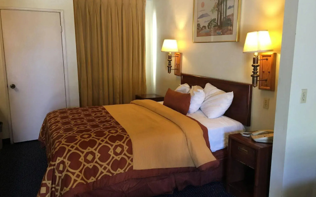 photo 4 of Executive Suites Inn