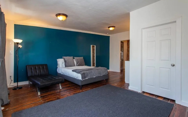 photo 2 of Expansive Loft Located in the Heart of Old City