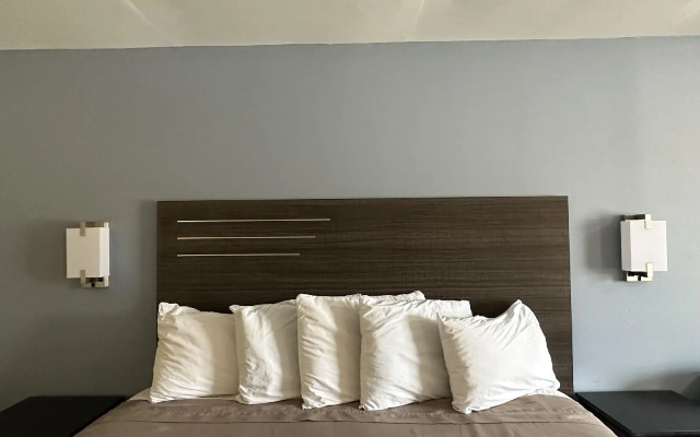 photo 4 of Express Inn & Suites