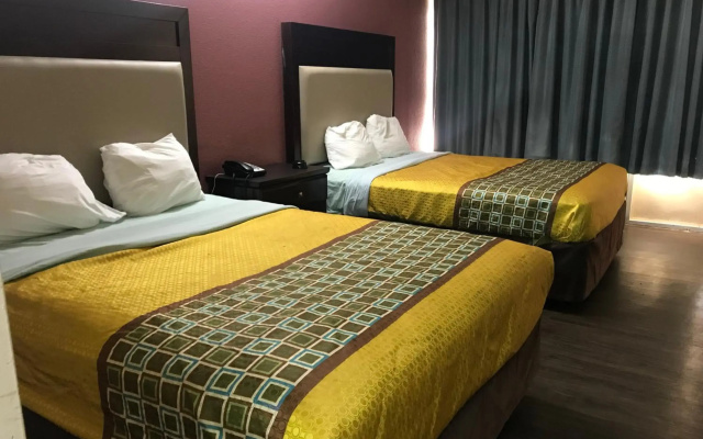 photo 2 of Express Inn