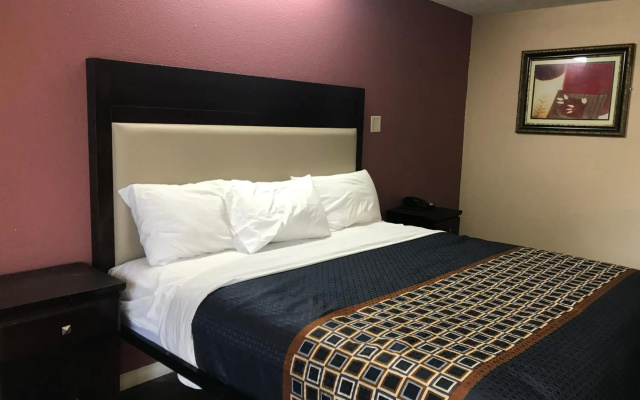 photo 3 of Express Inn