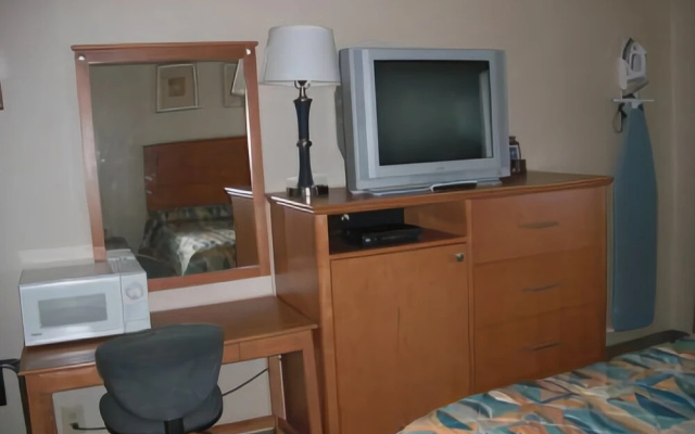 photo 4 of Express Inn