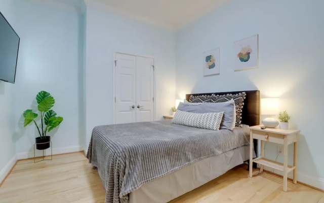 photo 2 of Exquisite 1 BR Apartment at Alexandria