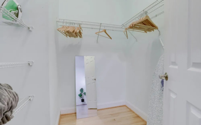 photo 4 of Exquisite 1 BR Apartment at Alexandria