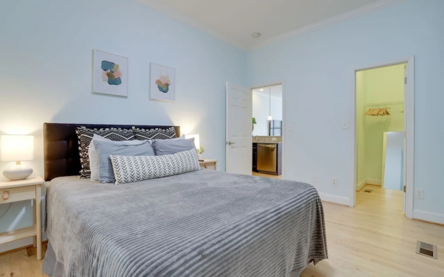 photo 5 of Exquisite 1 BR Apartment at Alexandria