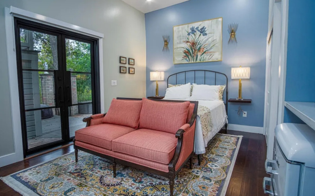 photo 2 of Exquisite Studio Guesthouse Near Downtown s Core