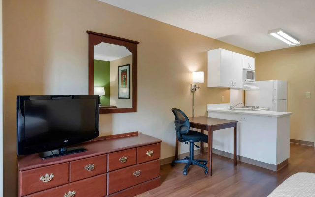 photo 3 of Extended Stay America Suites Atlanta Perimeter Crestline