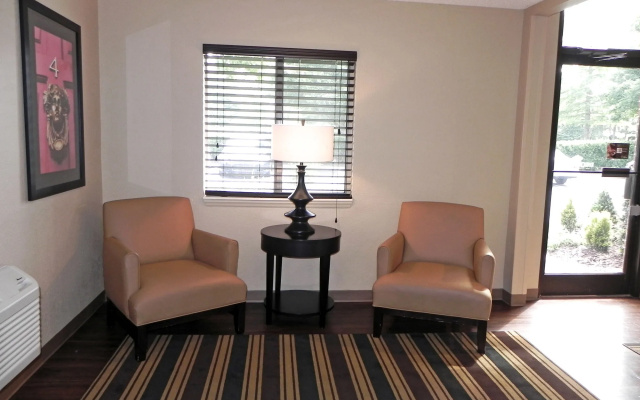 photo 2 of Extended Stay America Suites - Charlotte - University Place - E. McCullough Dr.