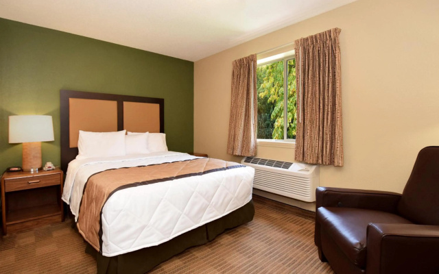 photo 4 of Extended Stay America Suites Chicago Lombard Yorktown Center