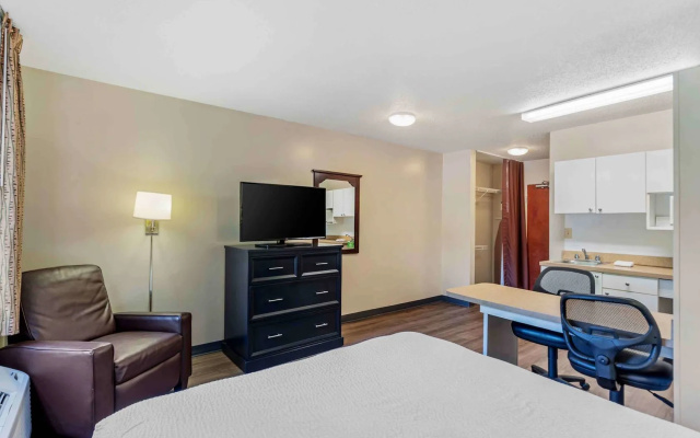 photo 3 of Extended Stay America Select Suites Chicago Rolling Meadows