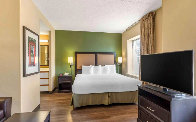 photo 3 of Studio 6 Extended Stay Chicago Vernon Hills Lincolnshire IL