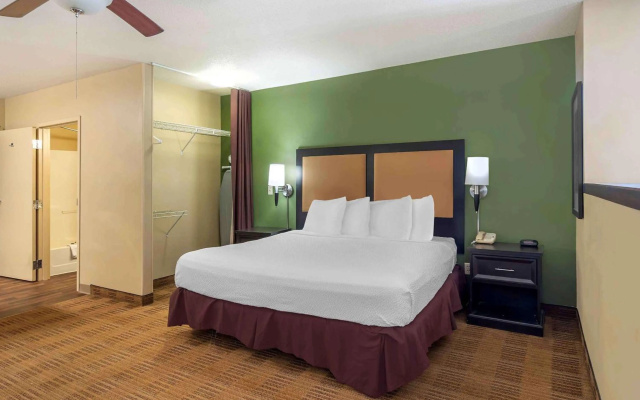 photo 3 of Extended Stay America Suites Chicago Woodfield Mall