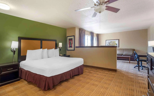 photo 4 of Extended Stay America Suites Chicago Woodfield Mall