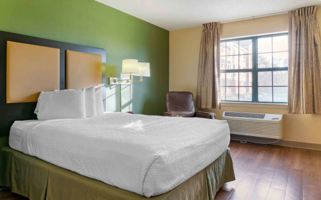 photo 2 of Extended Stay America Select Suites Detroit Farmington Hills