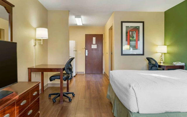 photo 4 of Extended Stay America Select Suites Detroit Farmington Hills