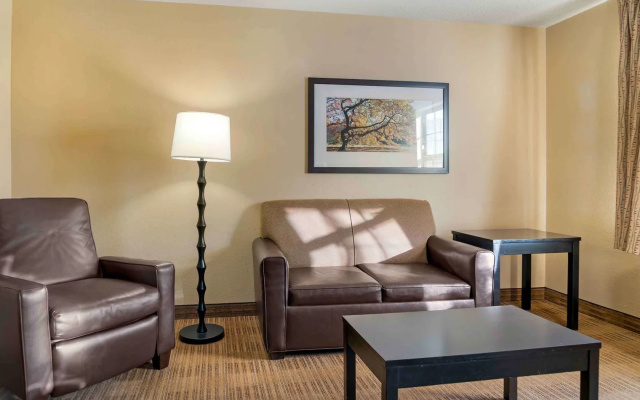 photo 5 of Extended Stay America Select Suites Detroit Farmington Hills