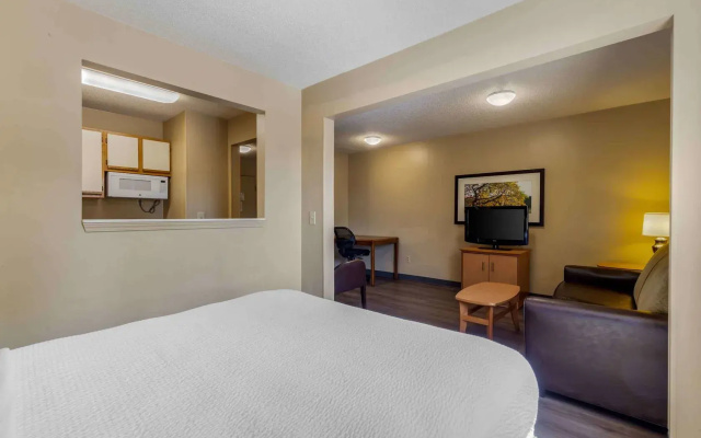 photo 3 of Studio 6 Suites Greenville, SC - Haywood Mall