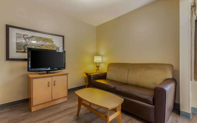 photo 4 of Studio 6 Suites Greenville, SC - Haywood Mall
