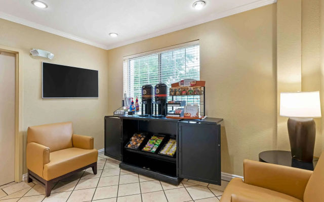 photo 2 of Extended Stay America Suites North Chesterfield Arboretum