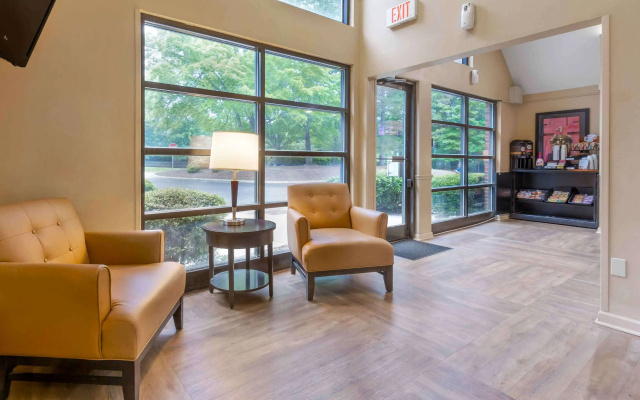 photo 4 of Suburban Studios Cary – RDU Airport