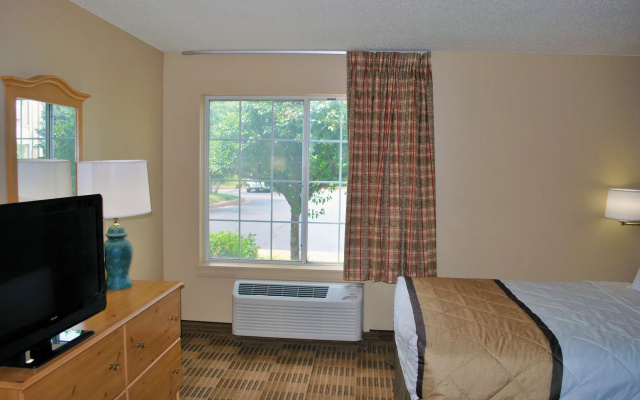 photo 5 of Extended Stay America Select Suites - St. Louis - Airport - Central