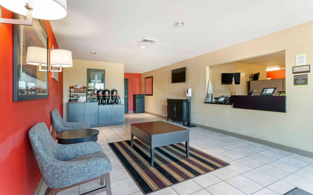 photo 2 of Extended Stay America Select Suites St Louis Earth City