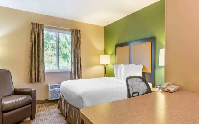 photo 4 of Studio 6 Extended Stay - St Louis, MO - Westport/Craig Road