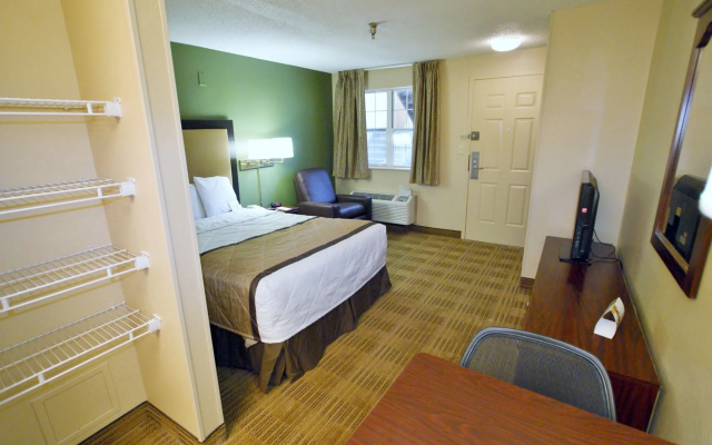 photo 5 of Extended Stay America Select Suites - St. Louis - Westport - E Lackland Rd