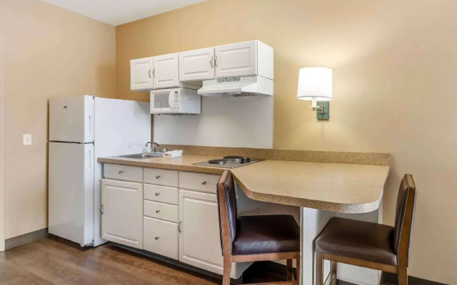 photo 3 of Extended Stay America Chicago Vernon Hills Lincolnshire