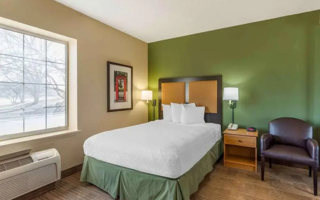 photo 3 of Studio 6 Extended Stay Chicago Vernon Hills Lincolnshire Il
