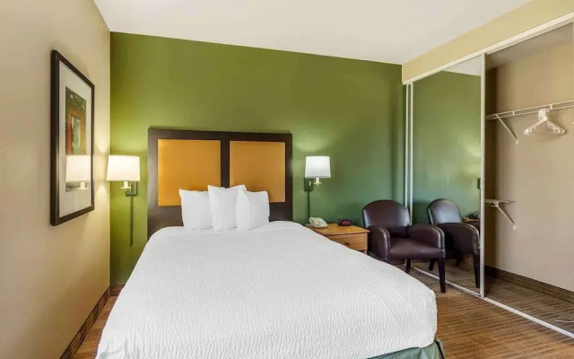 photo 4 of Studio 6 Extended Stay Chicago Vernon Hills Lincolnshire Il
